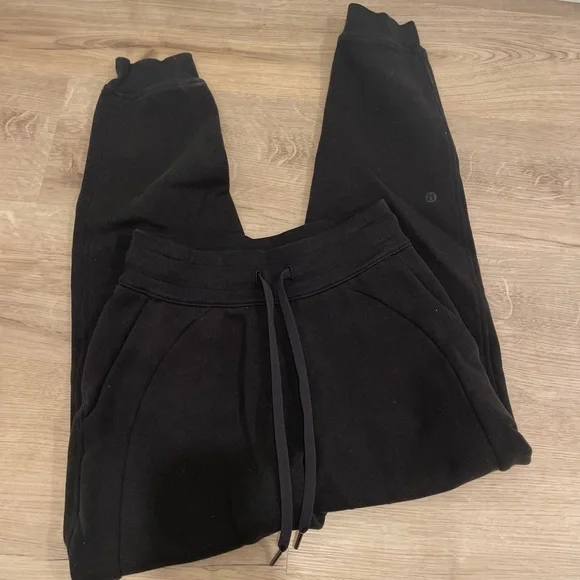 Lululemon Scuba Relaxed High-Rise Jogger in Black - Picture 2 of 7